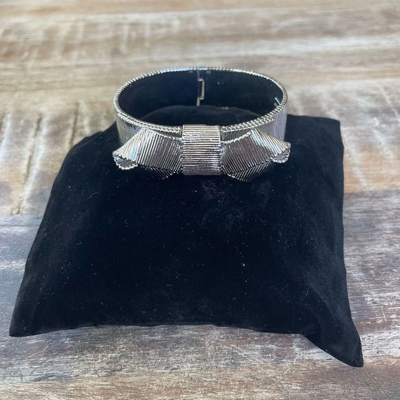 Kate Spade Silver All Wrapped Up Bow Bracelet - Picture 1 of 5